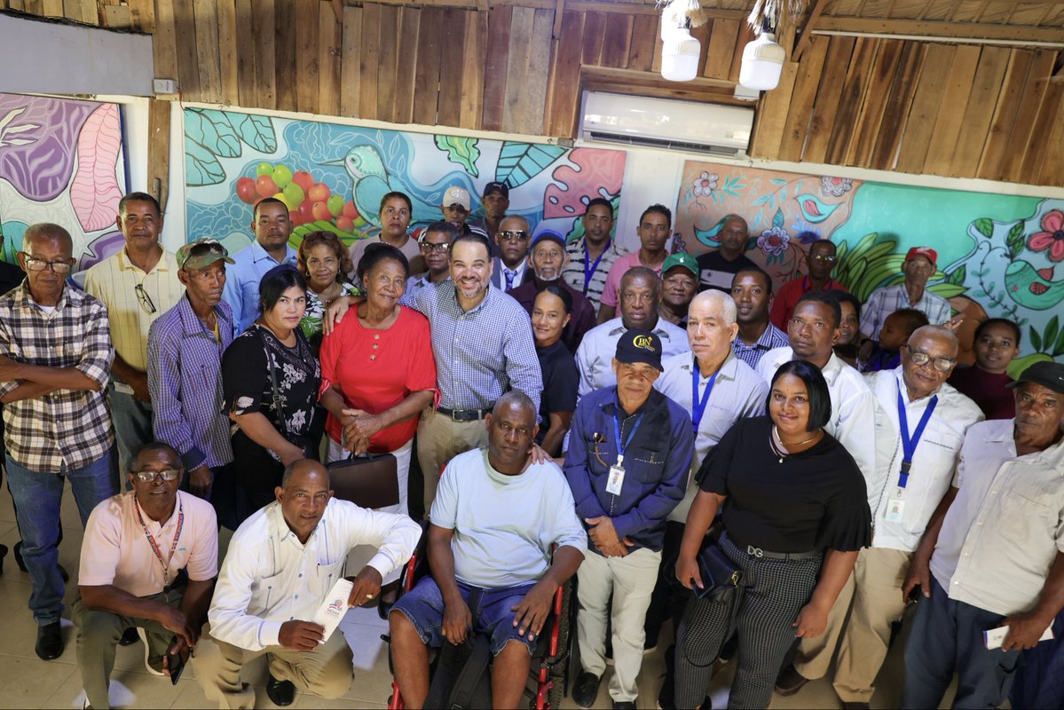 DefensorRD's tweet photo. El Sur se unió para seguir fortaleciendo sus comunidades. 🤝💙

Representantes de las Mesas Comunitarias de Barahona, Enriquillo, Paraíso, Vicente Noble, Ciénaga, Polo, Villa Central, Salina, Las Yayas y Pedernales participaron en un encuentro de sensibilización y fortalecimiento junto al Defensor del Pueblo.