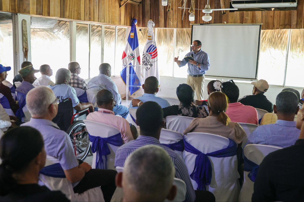 DefensorRD's tweet photo. Fue un espacio para conversar, compartir experiencias y reforzar el papel de las Mesas Comunitarias como ese puente que nos permite estar más cerca de la gente, escuchar sus inquietudes y acompañar las necesidades de cada territorio.

Seguimos sumando voces y trabajando de la mano con las comunidades. 🇩🇴⚖️

#DefensorDelPueblo #MesasComunitarias #ParticipaciónCiudadana #RegiónSur