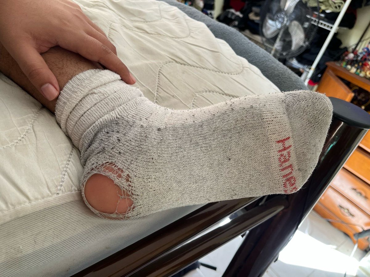AnthonyMmky's tweet photo. Ya se ocupan nuevos calcetines 😂😂 ¿quién los quiere? https://t.co/Jzb06CMMAy