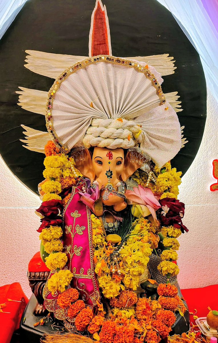 Arunmalviya99's tweet photo. वक्रतुण्ड महाकाय सूर्यकोटि समप्रभः
निर्विघ्नं कुरु मे देव सर्वकार्येषु सर्वदा 🙏
गणेश चतुर्थी की हार्दिक शुभकामनायें ❤️ 
#GaneshChaturthi2026 #GanpatiBappaMorya  #Ganeshotsav #LordGanesha #Bappa https://t.co/3fMzT6GbEC