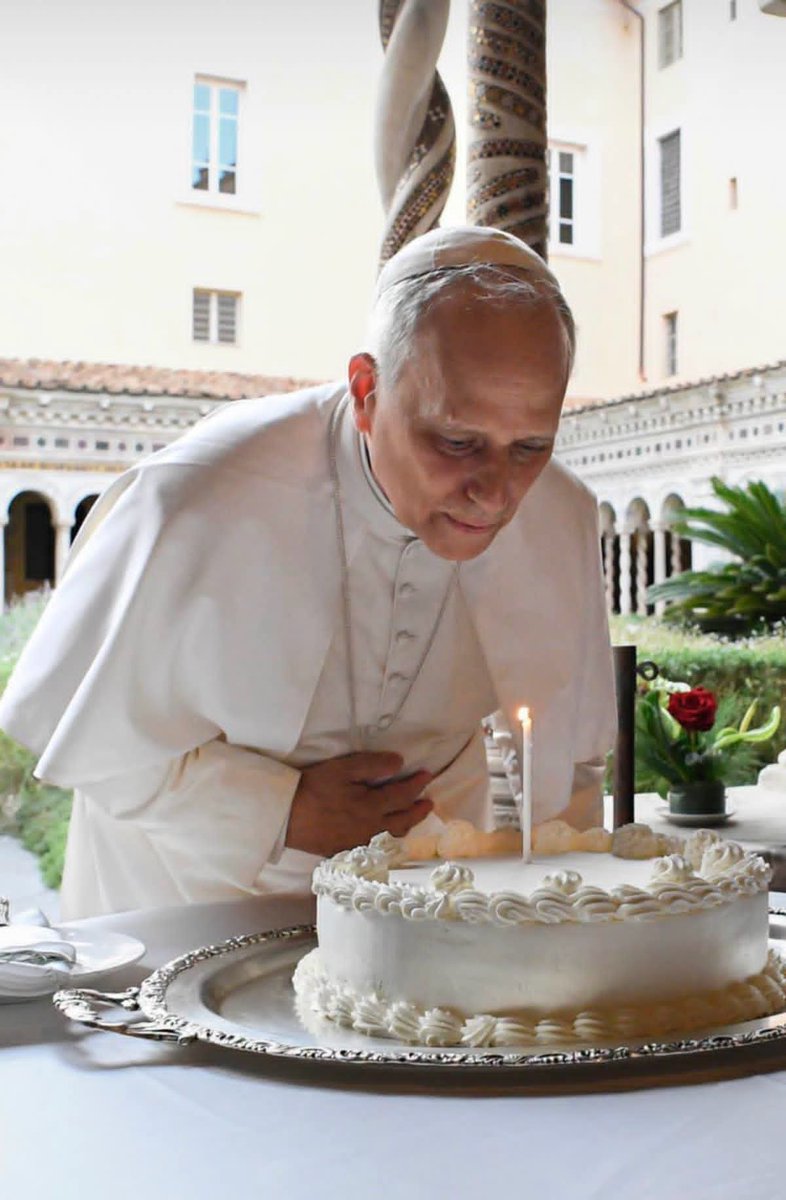 SainteLisieux's tweet photo. Bon anniversaire pape Léon XIV ! 🙂
Le pape Léon XIV est né le 14 septembre 1955. Il fête donc ses 71 ans aujourd'hui. https://t.co/BADlJKBRYn