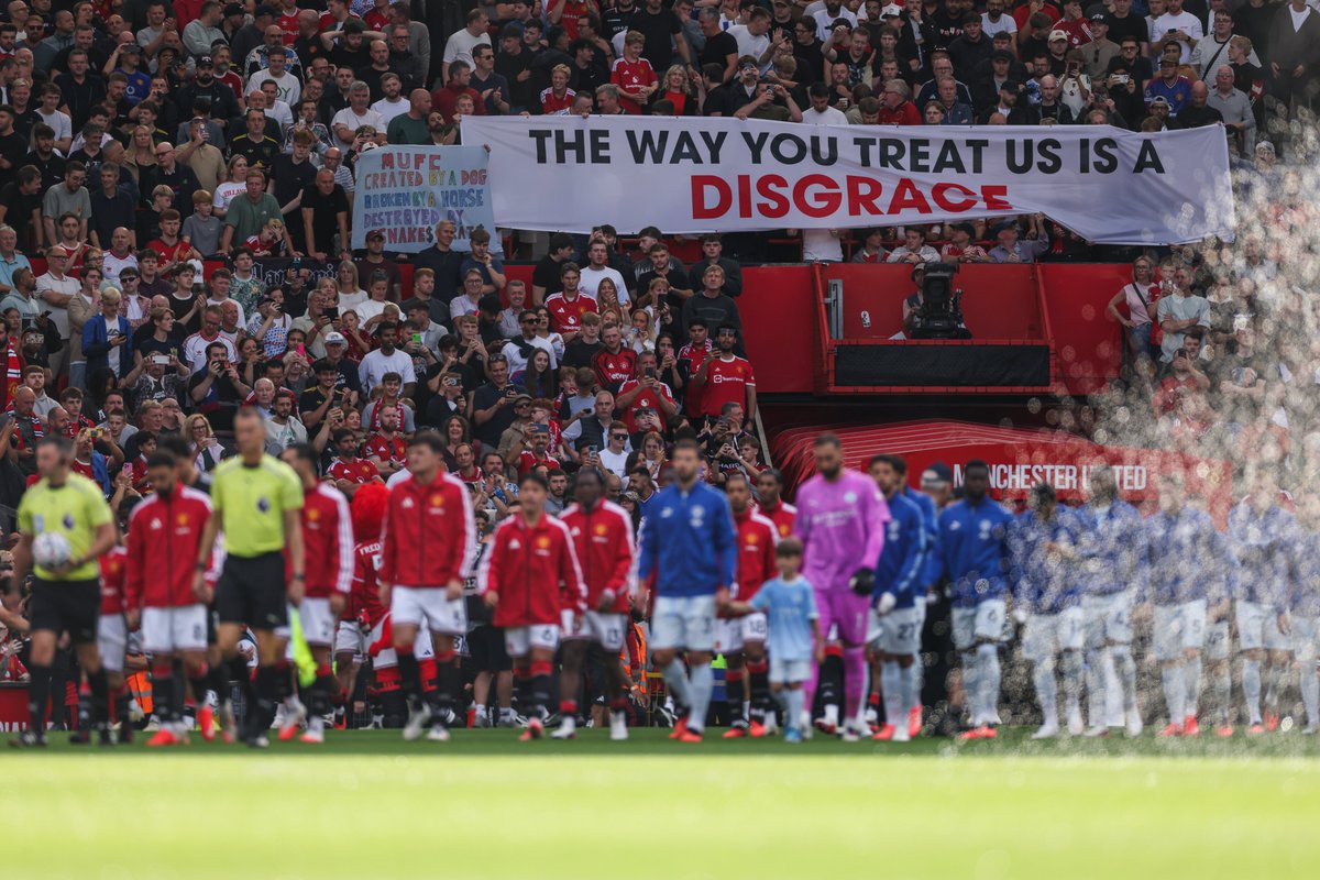 UnitedStandMUFC's tweet photo. 🗣️ Michael Carrick on the fan protests: 

"I definitely appreciate the supporters. We want to try everything to make them happy. They are a huge part of this football club. I never take them for granted." #mufc https://t.co/TlrkZZOmBR