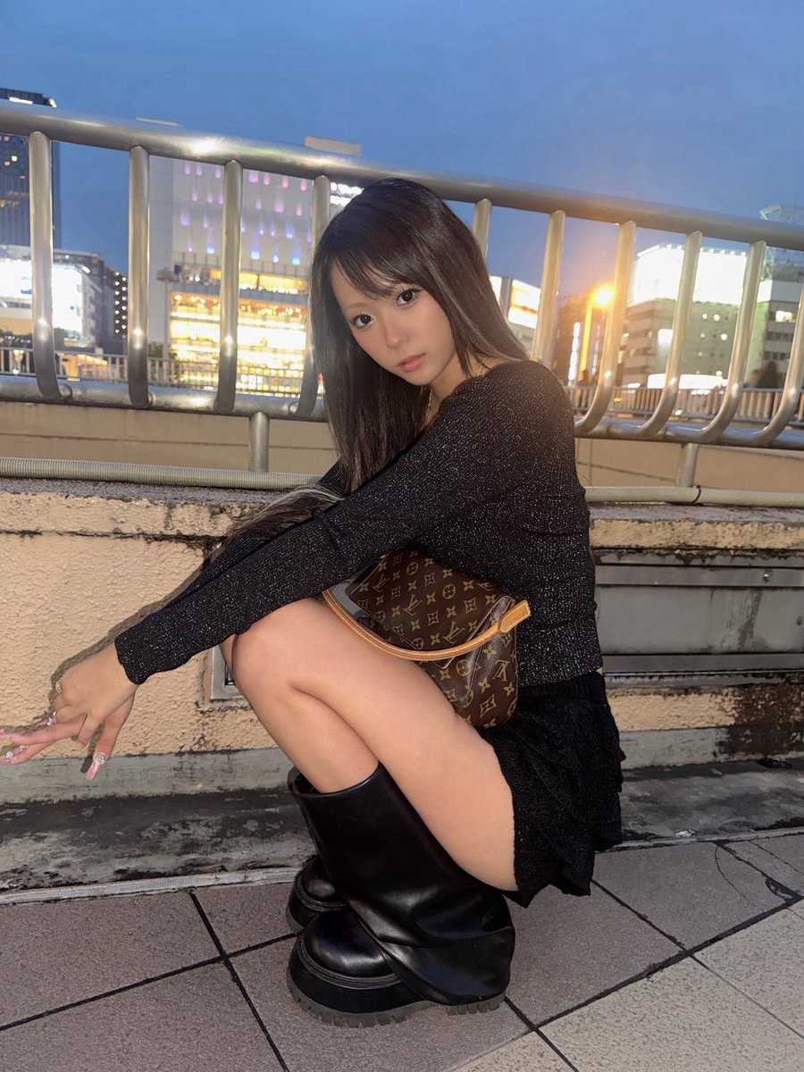 r_chann397's tweet photo. 今流行ってるスクイーズを
1度触ってみたくってUFOキャッチャーにあったからやってたんだけど取れなくって、やめて歩ってたら
後ろからダッシュしながらりんりん〜って呼びながらスクイーズ取ってくれて届けに来てくれたの😭若いのにお金使わせちゃってごめんね。ありがとう🧡 https://t.co/mgl2zGtpAc