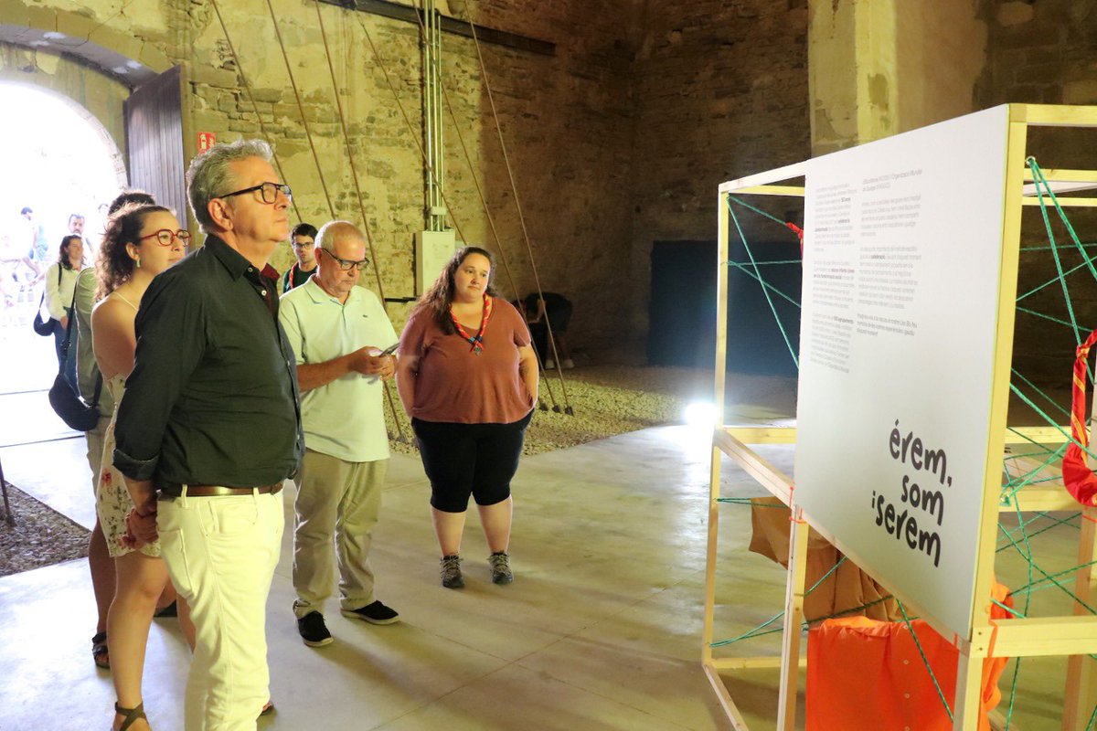 LoJoan's tweet photo. Celebrem, a Cervera, 50 anys de @EscoltesiGuies: mig segle fent de l’escoltisme una escola de vida i de país.

Inaugurem l’exposició “érem, som i serem” mirant al futur. Des de @DiputacioLleida continuarem al costat d’un moviment que educa, fa comunitat i transforma. https://t.co/9zL2GInlVw