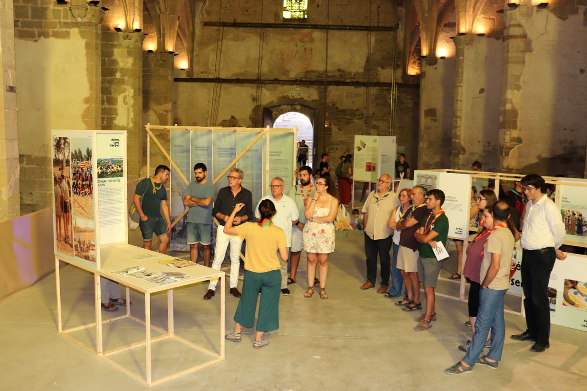 LoJoan's tweet photo. Celebrem, a Cervera, 50 anys de @EscoltesiGuies: mig segle fent de l’escoltisme una escola de vida i de país.

Inaugurem l’exposició “érem, som i serem” mirant al futur. Des de @DiputacioLleida continuarem al costat d’un moviment que educa, fa comunitat i transforma. https://t.co/9zL2GInlVw