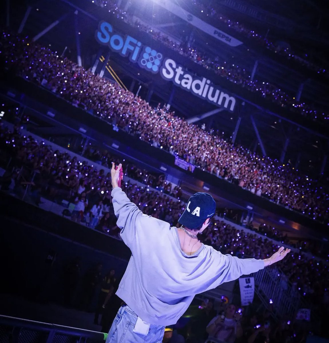 Starlit_Lauren's tweet photo. Jin’s POV   versus   My POV https://t.co/pLDdl7KRVo