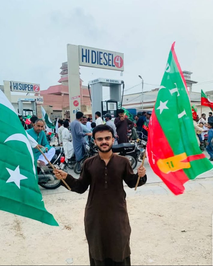 WahajKhatri's tweet photo. @ptikhan008 @Preeshy804 Ye bacha Matli city District Badin sindh ka he ab to ye ese dikhta he https://t.co/nFTuny6LGb