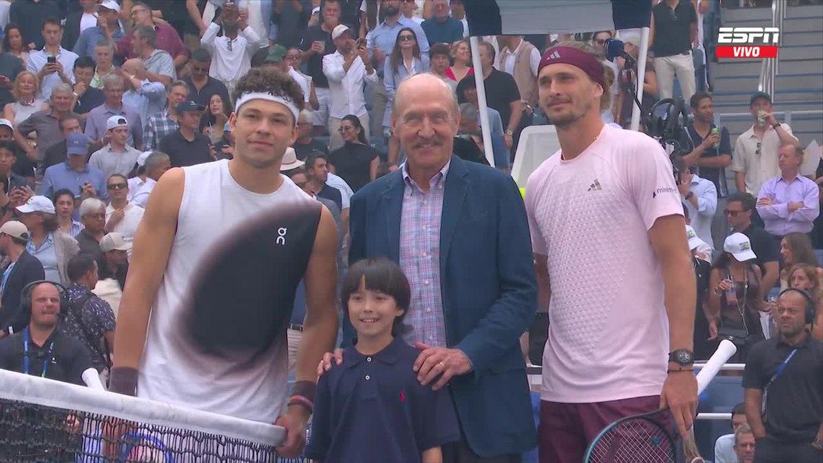 ESPNtenis's tweet photo. ¡LA MESA ESTÁ SERVIDA! 🔥

¿Quién será el nuevo campeón en New York? 🤯

📺 Mirá el #USOpen en el Plan Premium de Disney Plus. https://t.co/fZu6iNOaEW