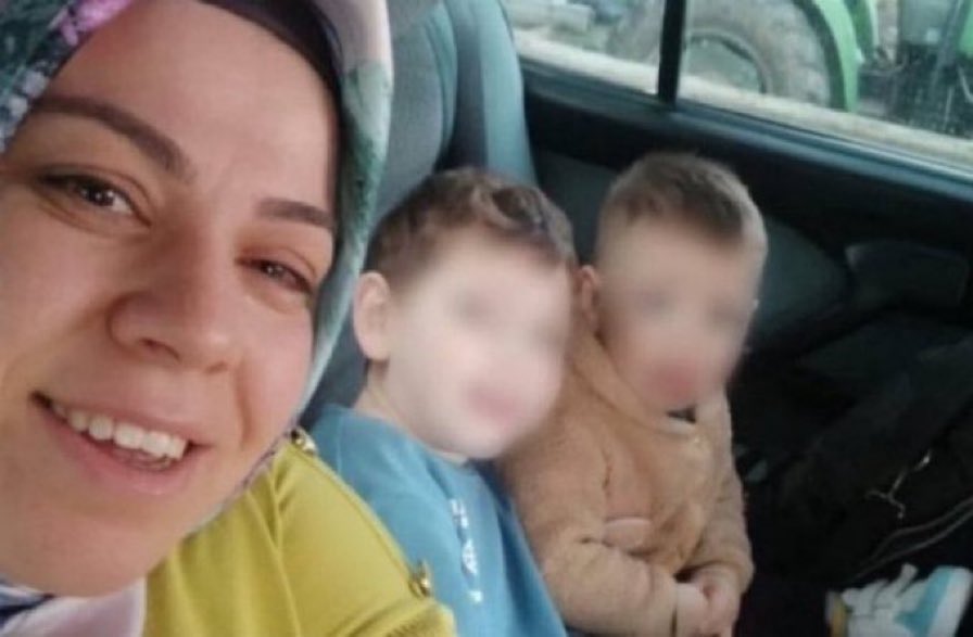 TutsakBebekler's tweet photo. 7 Nisan 2025’ten beri annesiyle birlikte cezaevinde kalan Kerem bebek, yaşamını demir parmaklıklar arasında geçiriyor.
Avrupa İnsan Hakları Mahkemesi bu durumu hak ihlali olarak tespit etti; ancak Türkan Alemdar serbest bırakılmadı.
@turkan_elci https://t.co/iXY2cG4CoJ