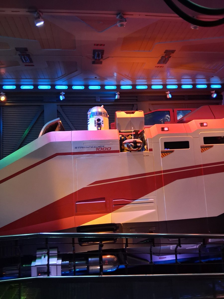 xoqueon's tweet photo. Some Disney pics https://t.co/a5IwnrW8TV