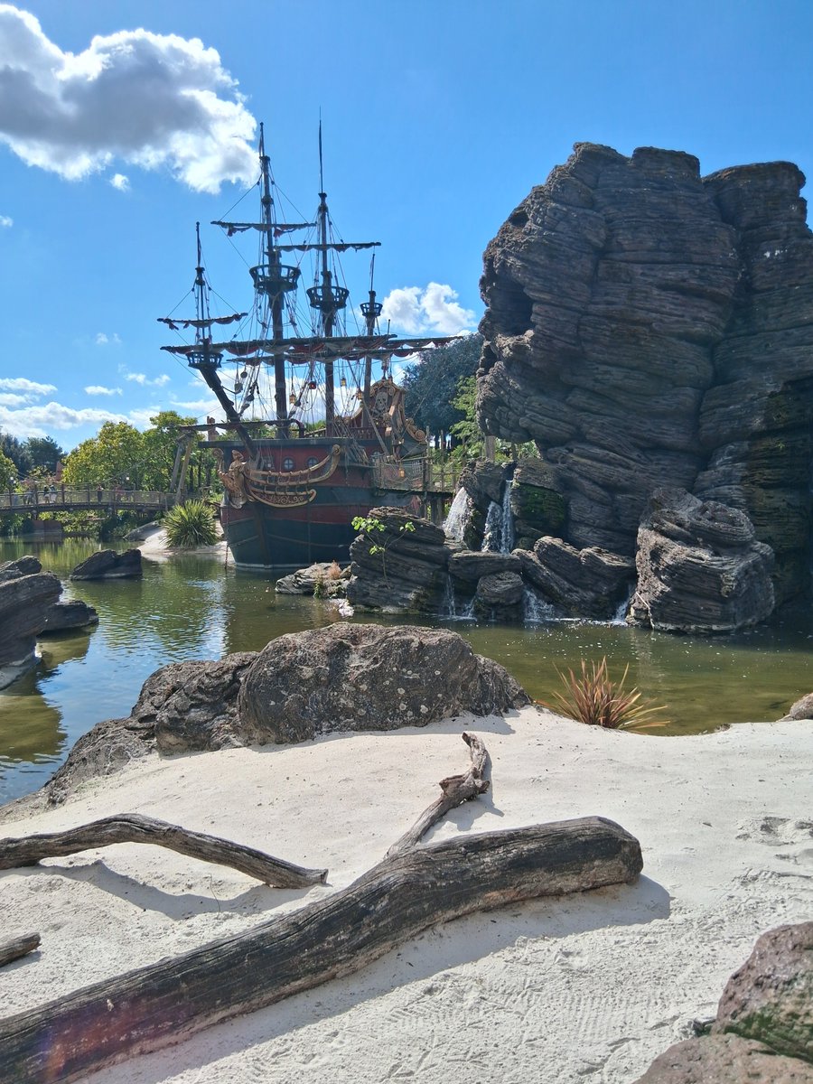 xoqueon's tweet photo. Some Disney pics https://t.co/a5IwnrW8TV
