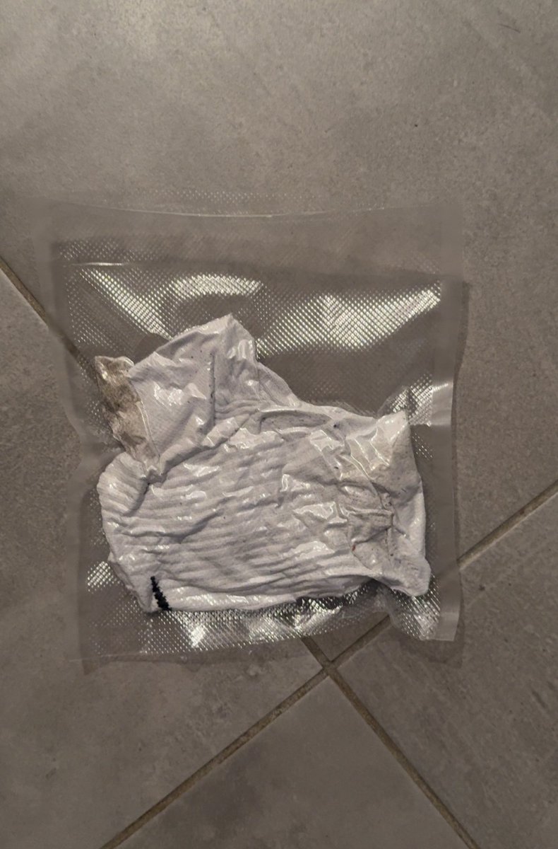 nono_rbo's tweet photo. Ya encore 1 soumis chanceux qui va bien ce gazé avec mes cho7 usée odeur garanti 🥴 
Viens raquer aussi si tu veut la même chose ou goûter en vrai 😋💸 #domi #soumis #cashmaster #moneyslave #findom #cho7 https://t.co/nTorpguWto