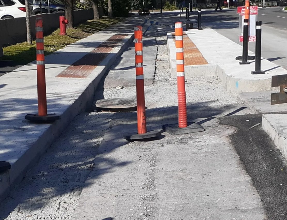 ahuncycle's tweet photo. Bien hâte que le REV Henri-Bourassa soit terminé pour que cela devienne enfin un trajet utilisable et faire taire les détracteurs qui veulent pas utiliser les transports en commun, la marche ou le vélo. #revmtl #TransportActif #Montréal #velomtl #vélo https://t.co/szwDE8HmIG