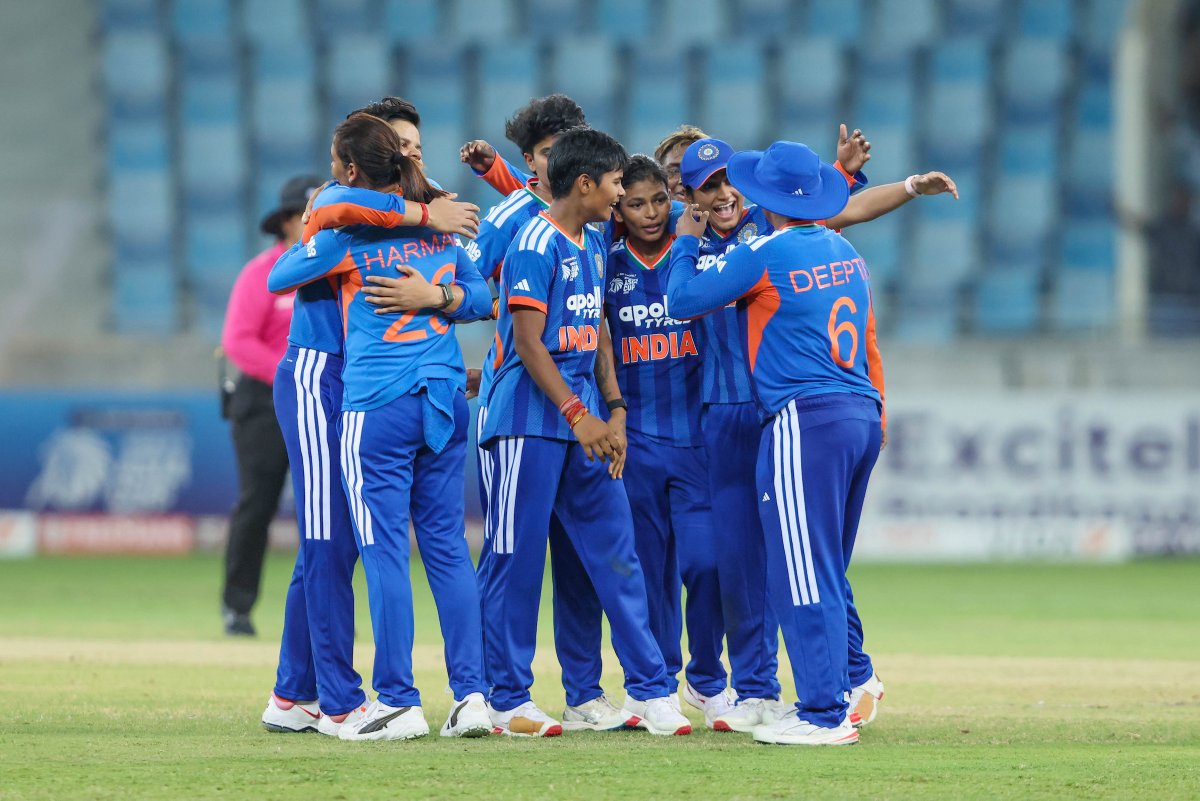 ICC's tweet photo. 𝐂𝐑𝐎𝐖𝐍𝐄𝐃 𝐀𝐆𝐀𝐈𝐍 👑

India showcased their dominance with an unprecedented eighth Women’s Asia Cup title, defeating Sri Lanka in the final in style 👊

How it unfolded ➡️ https://t.co/AUjCTQEkz0 https://t.co/tpnJx2ts2u