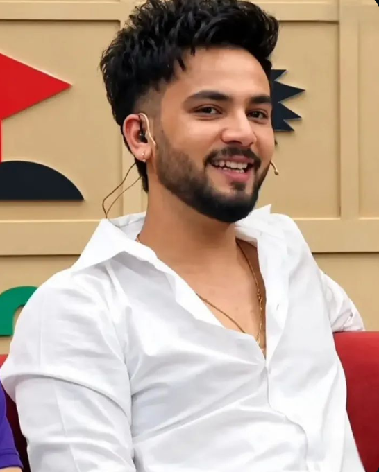 shri_talks's tweet photo. Happy B'day to the most genuine soul @ElvishYadav From the beginning till today seeing you grow &amp; succeed makes us so proud May God bless you with endless happiness✨health &amp; massive success for all your upcoming projects You deserve everything👑
#ElvishYadav #HappyBirthdayElvish https://t.co/B7byA566J3