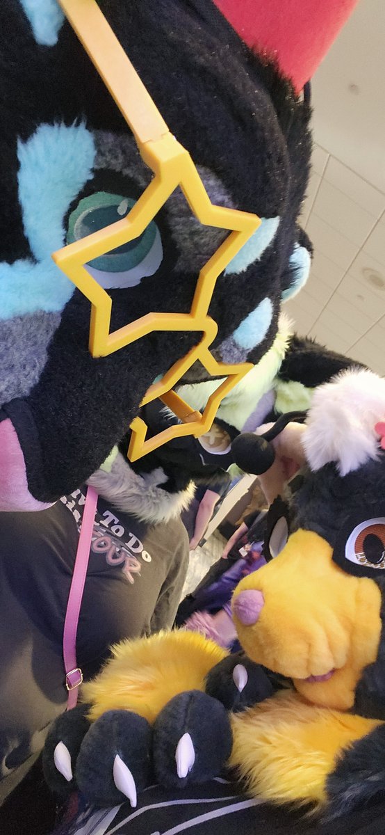 BirbGoBoom's tweet photo. Last few pictures I got @FurryMigration ! Not going back today but had a lot of fun!! Definitely one we plan on coming back to 🐝❤️
Ps. The fumes yumeship panel was so cute! Wish I would have gotten pictures of it

#Furry #Fursona #Fursuit #FurryMigration https://t.co/sFjicO74Nu