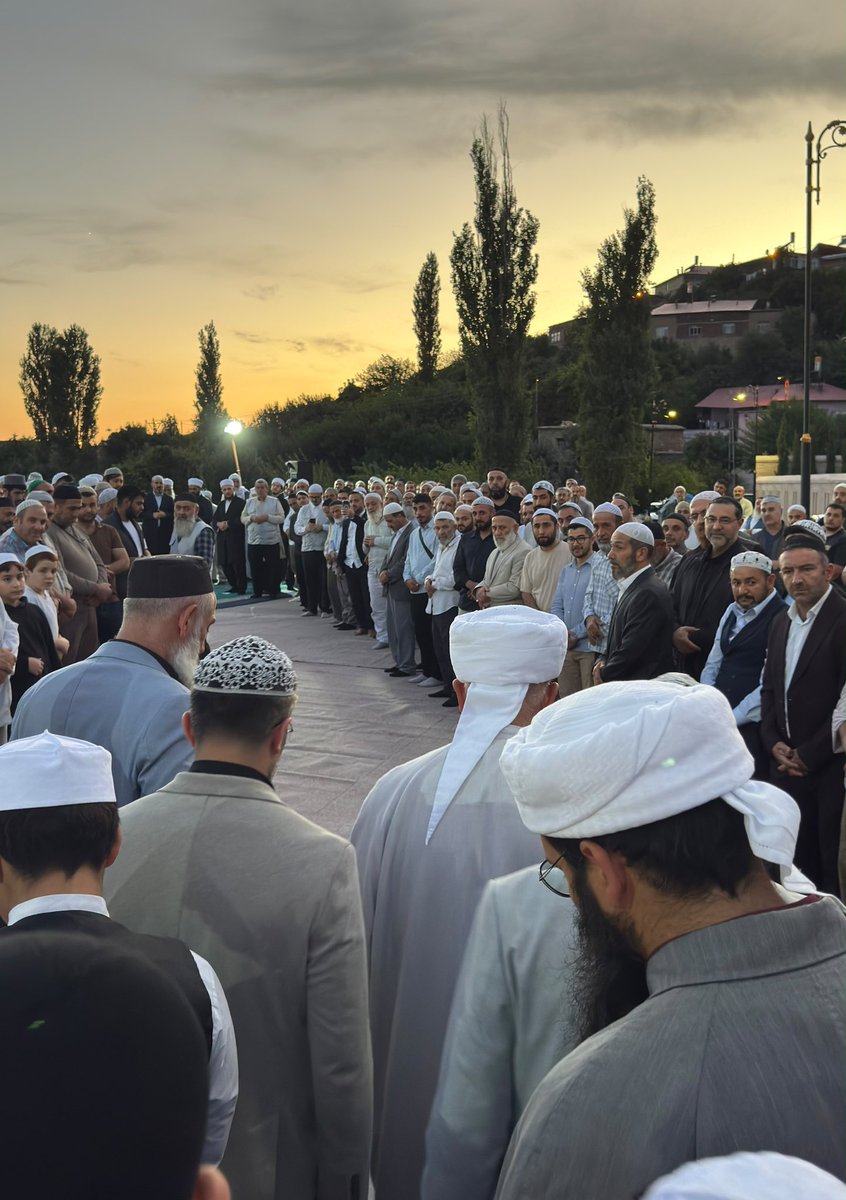 siyhgolge's tweet photo. Aşk yolu şeytan tuzaklarıyla dolu.
Ona sahip olan her şeye sahip olur.
Bunu bilip ona göre davranmalı…

[Tevace-Kasrik]
13.09.26 https://t.co/eS9sJazmsd