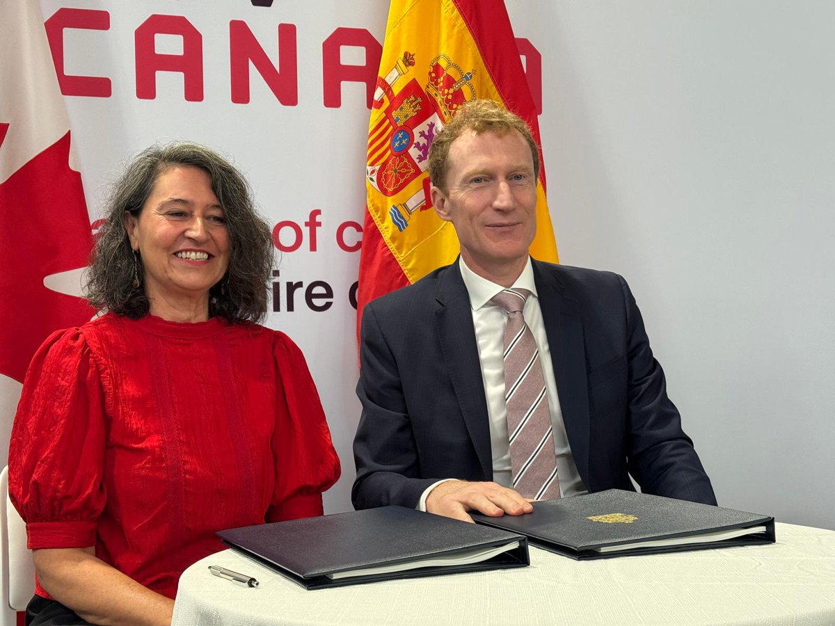 EmbEspCanada's tweet photo. 🎦Firma del Convenio 🇪🇸🇨🇦 sobre Coproducción Audiovisual. Un paso de gigante en nuestras relaciones culturales .Gracias @CineICAA #ICAA #cinemafromspain
🎦 🇨🇦🇪🇸 Signing of the Audiovisual Co-production Agreement. A giant leap forward in our cultural relations.Thank you, @CineICAA
#ICAA #CinemaFromSpain