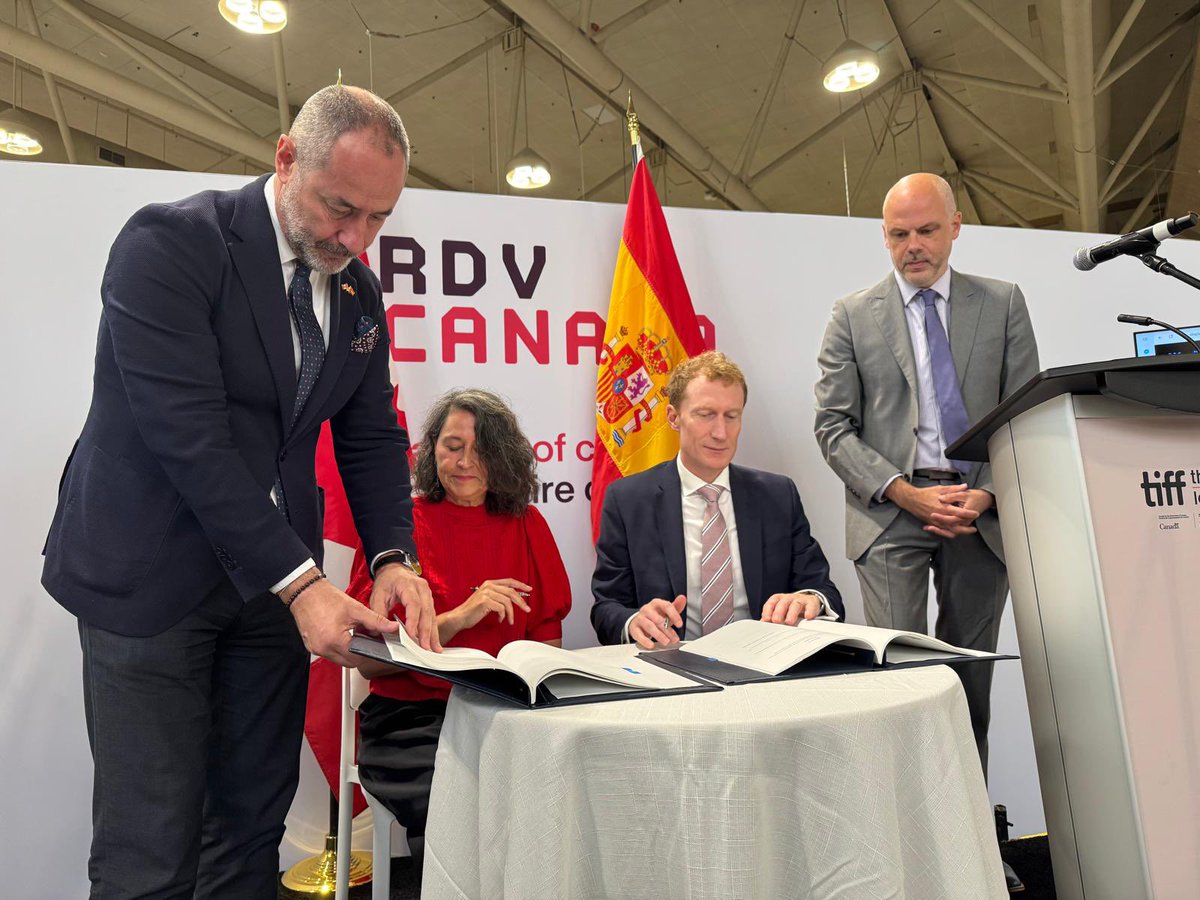 EmbEspCanada's tweet photo. 🎦Firma del Convenio 🇪🇸🇨🇦 sobre Coproducción Audiovisual. Un paso de gigante en nuestras relaciones culturales .Gracias @CineICAA #ICAA #cinemafromspain
🎦 🇨🇦🇪🇸 Signing of the Audiovisual Co-production Agreement. A giant leap forward in our cultural relations.Thank you, @CineICAA
#ICAA #CinemaFromSpain