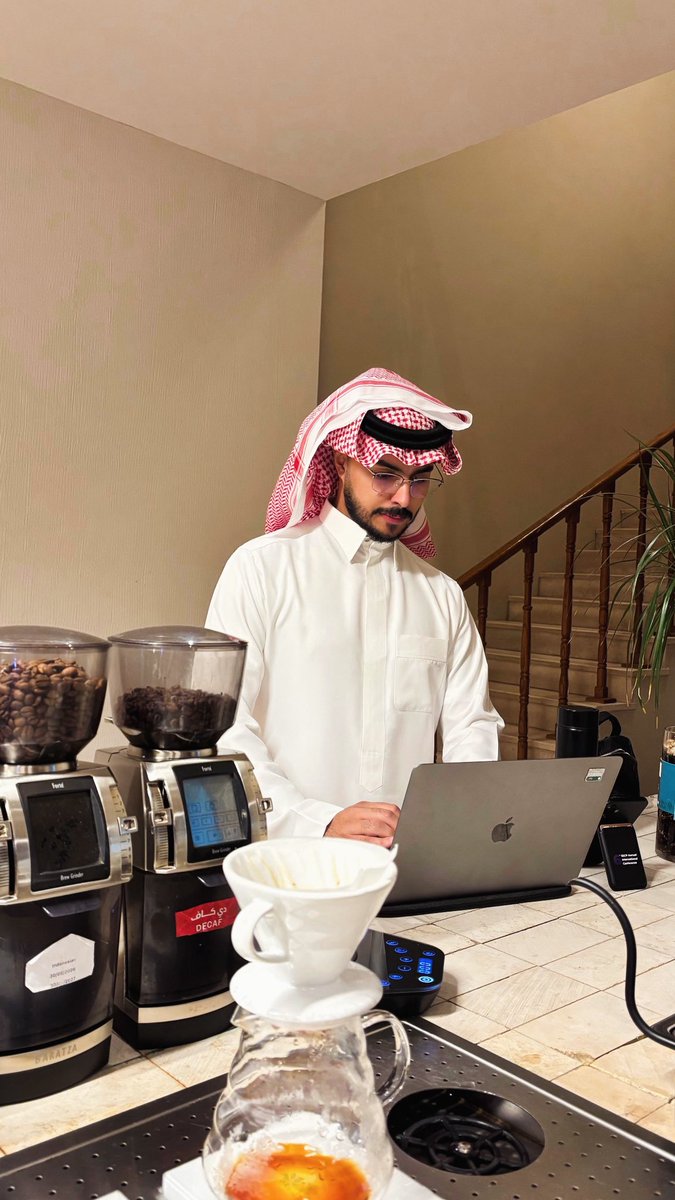 bm_hw15's tweet photo. صح انه يزعل اني اجي واخلص شغلي عنده بس احب اقضي شغلي عنده ❤️❤️❤️❤️❤️❤️❤️❤️@FAYEZSFK https://t.co/qqY0cxBvsu