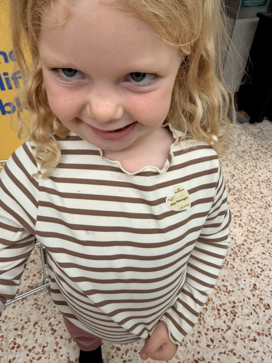 jimrobbins's tweet photo. Absolutely outstanding customer service from Jessica at @Morrisons in Swindon. She got Ruby up and scanning all the shopping, and had a lovely chat about her week at school! 

Amazing! https://t.co/cmBqSTNTgh