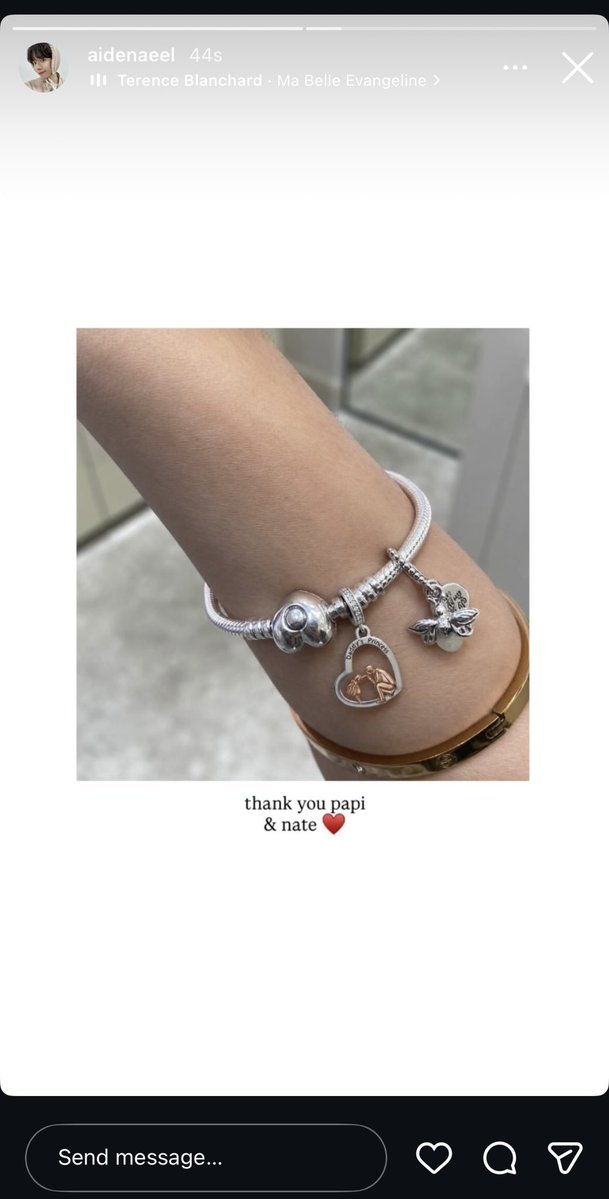 ihugbh's tweet photo. 592. tangki cinta (the bracelet is real pic) https://t.co/zPqTGlrJOv