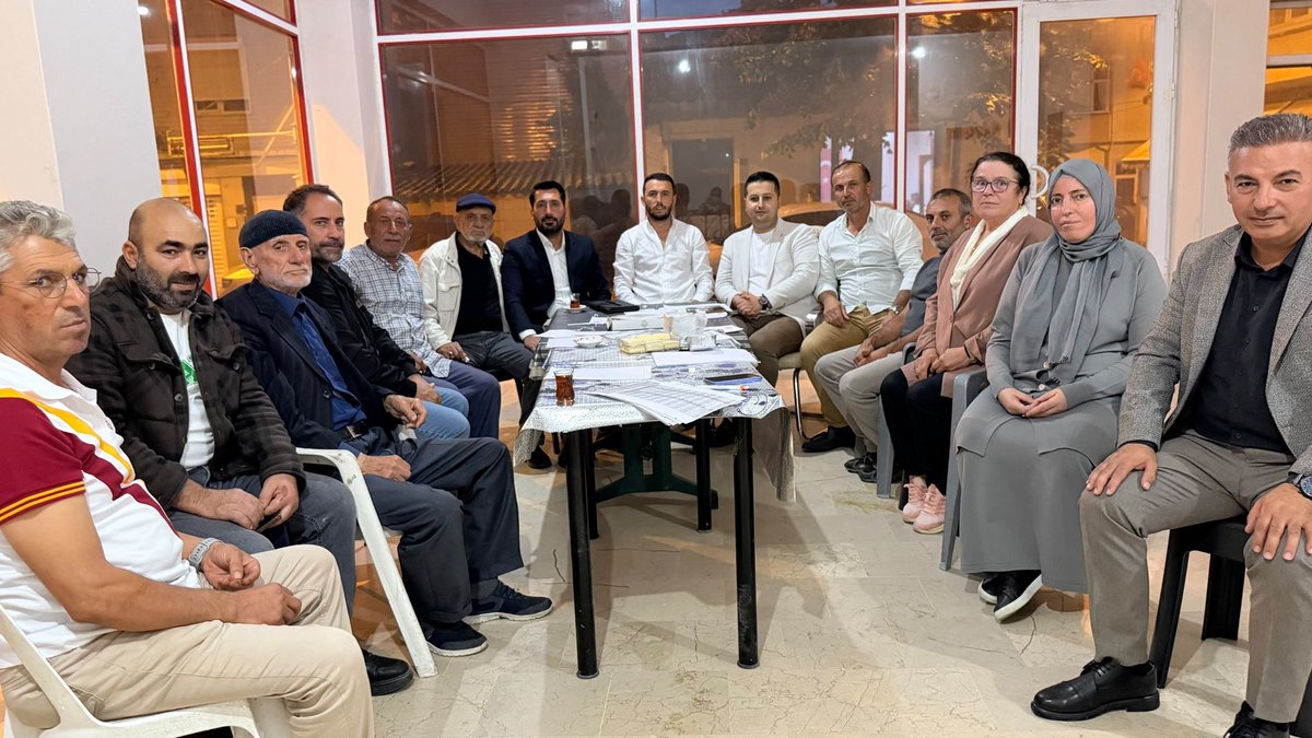 akbcekmece's tweet photo. Celaliye ve Kamiloba mahallelerimizde mahalle toplantılarımızı gerçekleştirdik.

Celaliye Mahalle Başkanımız Göktürk İnan ve Kamiloba Mahalle Başkanımız Mehmet Mustafa Karatepe’nin başkanlığında gerçekleştirilen toplantılarda, mahallelerimizin çalışmaları, teşkilatımızın saha faaliyetleri ve önümüzdeki döneme ilişkin çalışmalar istişare edildi.

Celaliye ve Kamiloba mahallelerimizde sorumlu yönetim kurulu üyelerimiz Mehmet Karataş, Tunahan Sütçü, Fatma Güney ve Veysel Tuncel’in katılımıyla gerçekleştirilen toplantılarımızda, teşkilat çalışmalarımızı değerlendirdik.

Güçlü teşkilat, güçlü saha, güçlü Büyükçekmece.

@akpartiistanbul 
@abdullahozdemir 
@halimaksu 
@RYagar 
@musakaynar