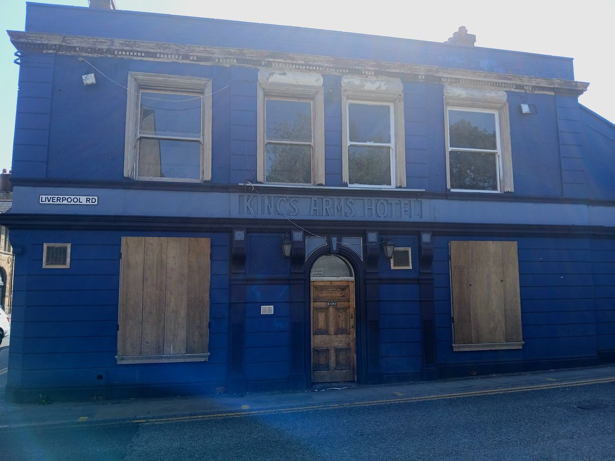 pubsignsbritain's tweet photo. Tonight's sadly lost pub - The Kings Arms Hotel, Warrington Road, Ashton-In-Makerfield. #LostPubs #Pubs https://t.co/PCgvevbehb