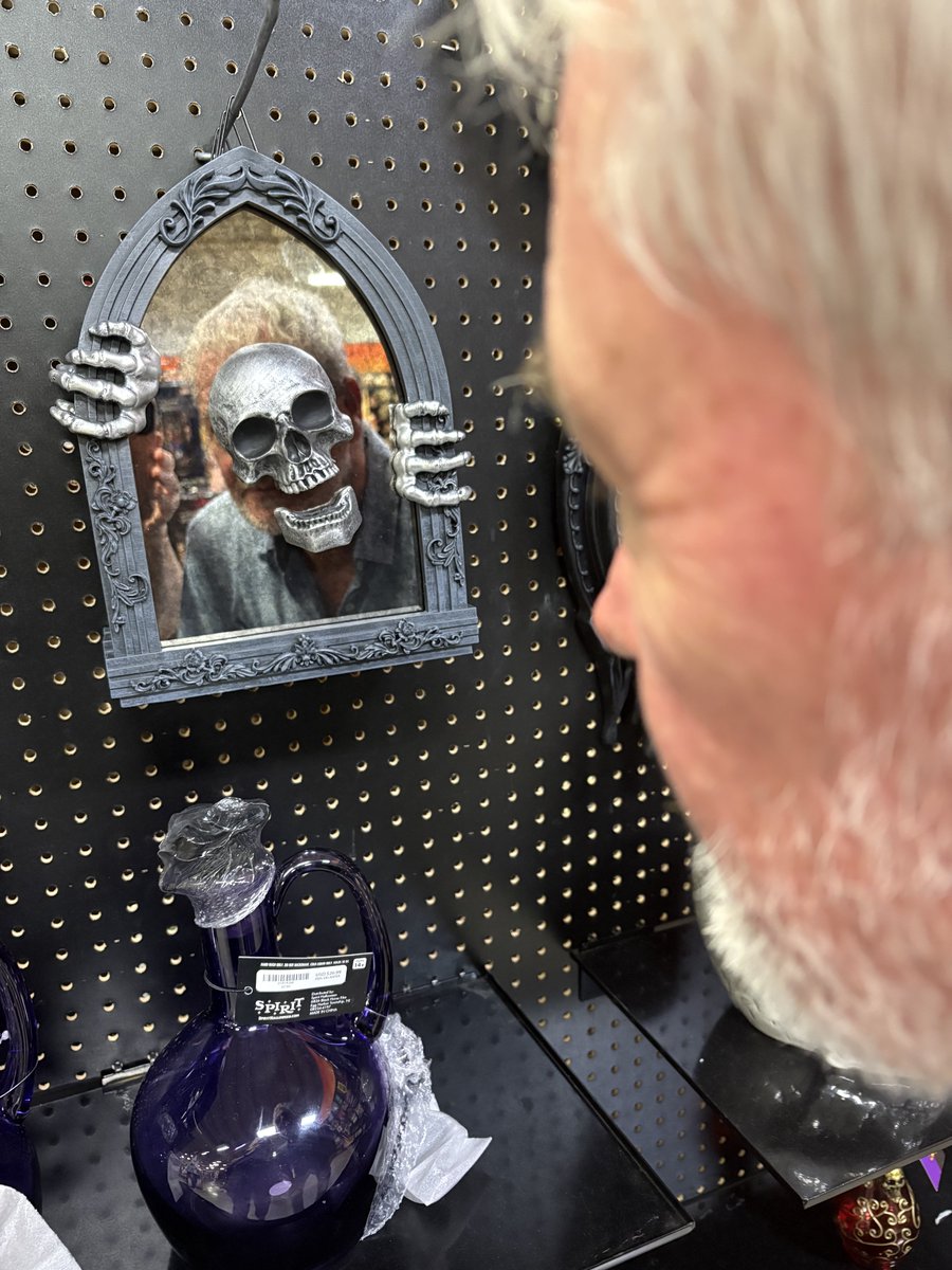 LockePayday's tweet photo. @spirithalloween revealed game photoOps
Servo Ossuarium skulls,
Abelard as a Servoskull?
Abelard pose (His hammer is bigger)
#payday2 mask crossover opportunity?
@owlcat_games
@starbreeze_studios
#roguetrader40k
#DarkHeresy
#deatheater https://t.co/r1z0ulTfeh