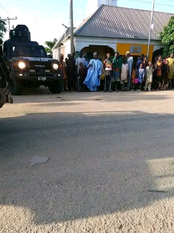 DanKatsina50's tweet photo. BREAKING: This afternoon, Police operatives in Tureta LGA, Sokoto State, reportedly killed several bandits during an operation and recovered their motorcycles.

The success is a welcome development in the ongoing fight against banditry in the State.

May Allah continue to strengthen and protect our security personnel. Kudos to the police for their bravery and commitment to keeping our communities safe.