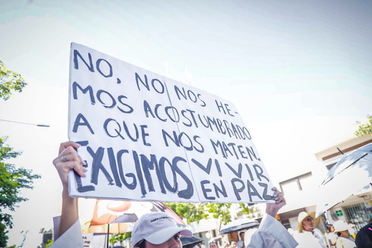 mrm1379833's tweet photo. ¡HOY Culiacán salió a decir que ya está harto!! La marcha más grande en su historia. ¡Estamos contigo Sinaloa!! #Morena #NarcoGobierno #NarcoRégimen #RochaMoya #NarcoSectaTerroristaMorena #MorenaEsUnPeligroParaMéxico #MORENAORGANIZACIÓNCRIMINAL @VaPorTodosMx @efectocolmenamx https://t.co/Si7yuynCYH
