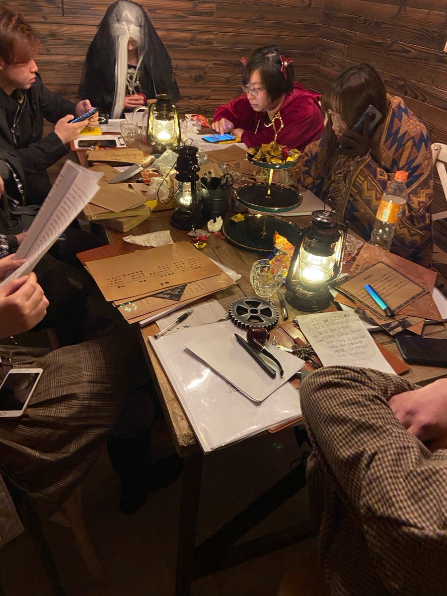 RosyRegelmzwy's tweet photo. Me encanta el juego de "Asesinato en el Callejón Negro"! La intriga, los giros sorprendentes y el rollo de grupo hicieron que mi noche fuera de 10/10. #JuegoDeMesa #ExperienciaDiversion https://t.co/X9MyxZdvwH