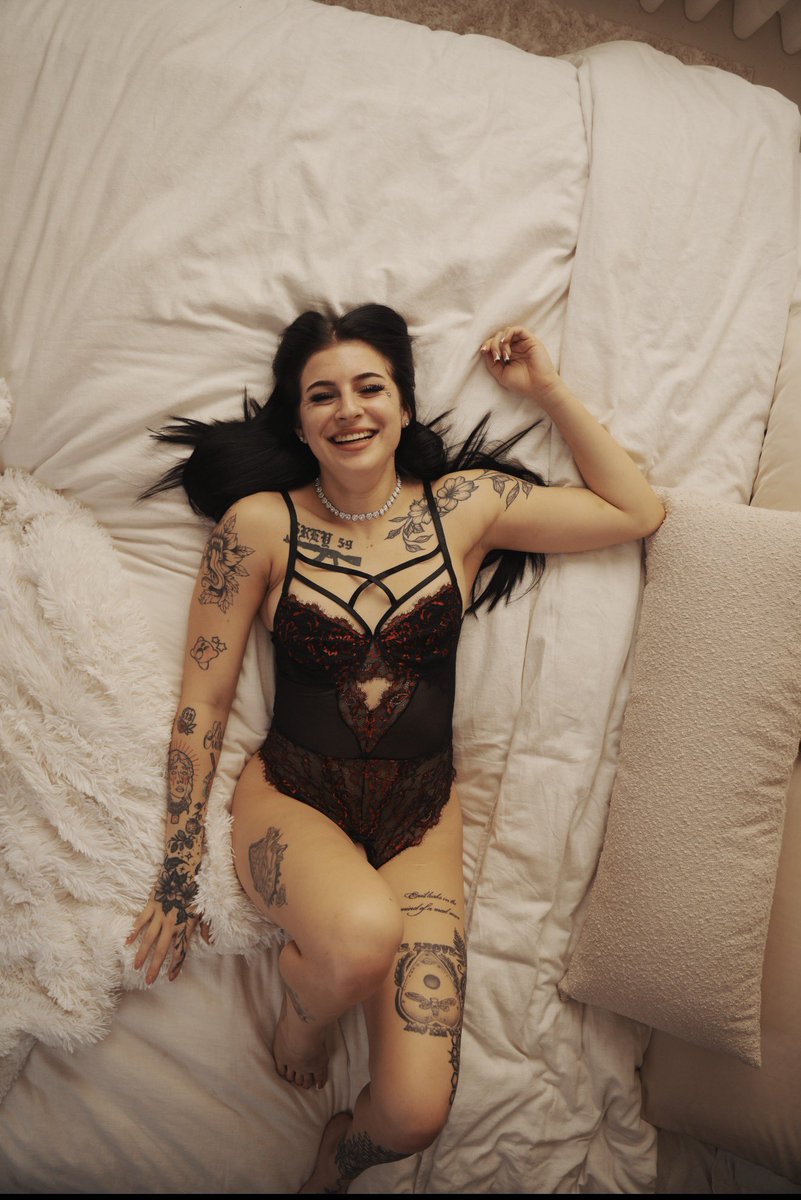 AK47girl555's tweet photo. ♥️Happy Sunday♥️
#nsfw #nsfwtwt #onlyfans #sexy #lingerie #tattoo #tatted #wet #petite #kinky #roleplay #snowbunny #ass #booty https://t.co/8v4MvcfIvN