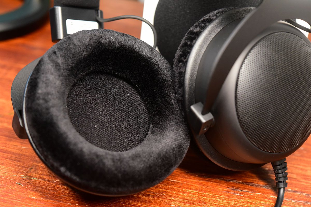 ArdathWehraj's tweet photo. Just unboxed my long-awaited wireless noise-canceling headphones—sound quality is chef’s kiss, and they fit like a dream! Total win for my weekend work sessions ， https://t.co/0ey2nW1HgF
