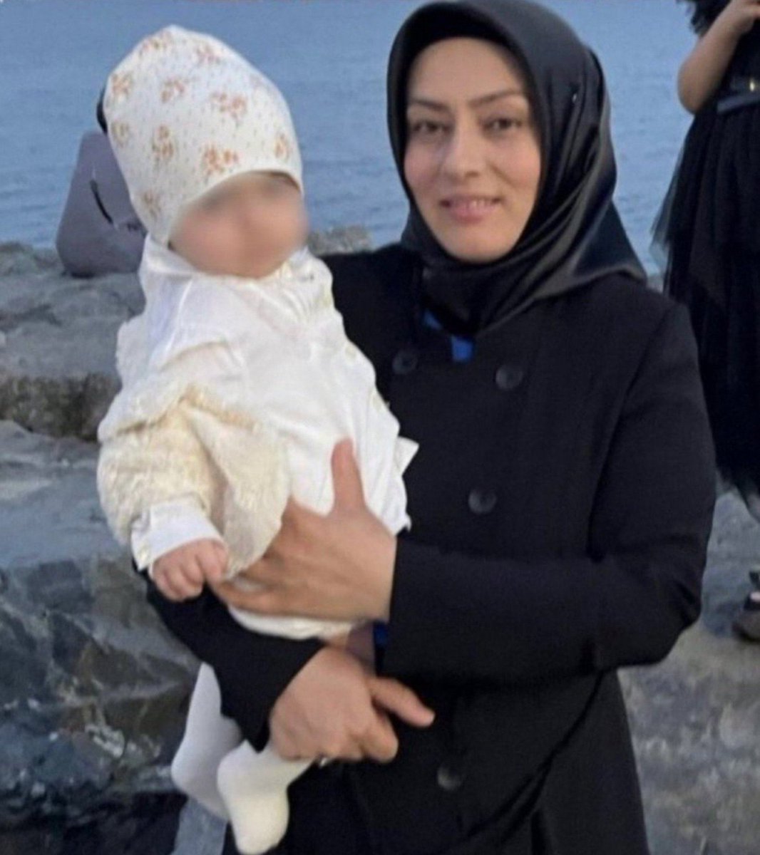 TutsakBebekler's tweet photo. Deniz Gündoğdu, 
Yargıtay’ın bozma kararına rağmen bebeği Asude ile cezaevinde. Bir bebeğin parmaklıklar ardında büyümesi ne hukukla ne vicdanla açıklanabilir. Asude artık annesiyle birlikte özgür olmalıdır!
@muratutku https://t.co/hmOKMEB79Q
