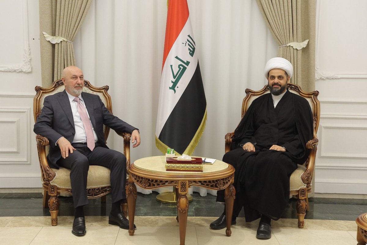khazalimedia's tweet photo. الشيخ الأمين قيس الخزعلي يستقبل فخامة رئيس الجمهوريةِ السيد نزار آميدي ويبحثُ معه الإسراعَ بتشكيل الحكومة وبما يَنسجم مع متطلباتِ المرحلةِ ويُعززُ الاستقرار السياسي وأهميةَ دعمِ الحكومةِ للحفاظ على الإستقرار الأمني . https://t.co/7CFggnvxdr