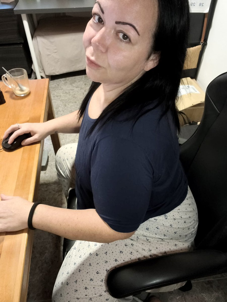 MiaCurvy43's tweet photo. Freshly showered, cozy &amp; wrapping up my work 💻✨
All ready to rest — but still here if you stop by 💛
Curves, confidence &amp; so much more waiting for you 🔥
#CurvyBeauty #CozyVibes #RealCharm #AllWoman https://t.co/SFjmDVgtoh
