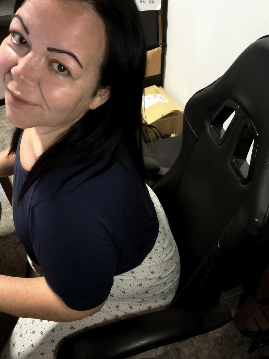 MiaCurvy43's tweet photo. Freshly showered, cozy &amp; wrapping up my work 💻✨
All ready to rest — but still here if you stop by 💛
Curves, confidence &amp; so much more waiting for you 🔥
#CurvyBeauty #CozyVibes #RealCharm #AllWoman https://t.co/SFjmDVgtoh