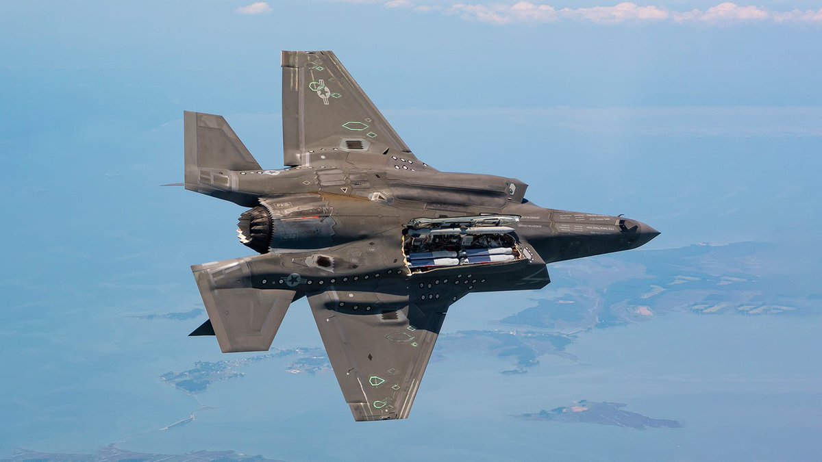 RTX_News's tweet photo. NEWS: Raytheon's StormBreaker has proved its ripple eight capability on the F-35B, launching eight smart weapons during flight test. #AFANational https://t.co/VQJLvRj1ka