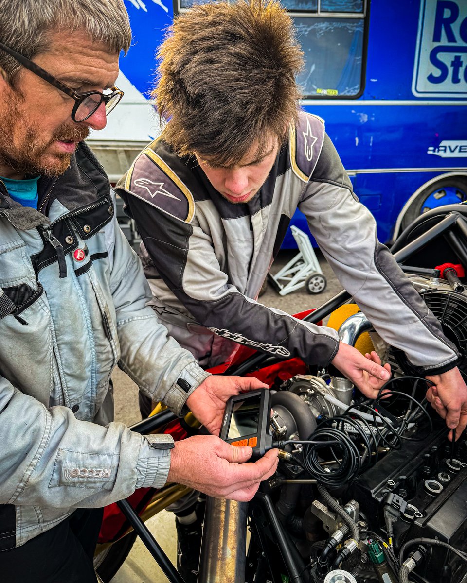 VirgenMayo39's tweet photo. Než přidáme ty hezké fotky, ještě pár momentů, kdy jsme řešili problémy. Na BMW to byla maličkost, ale u superbuggy nás čeká hlubší zkoumání. https://t.co/vib0vHO0fn