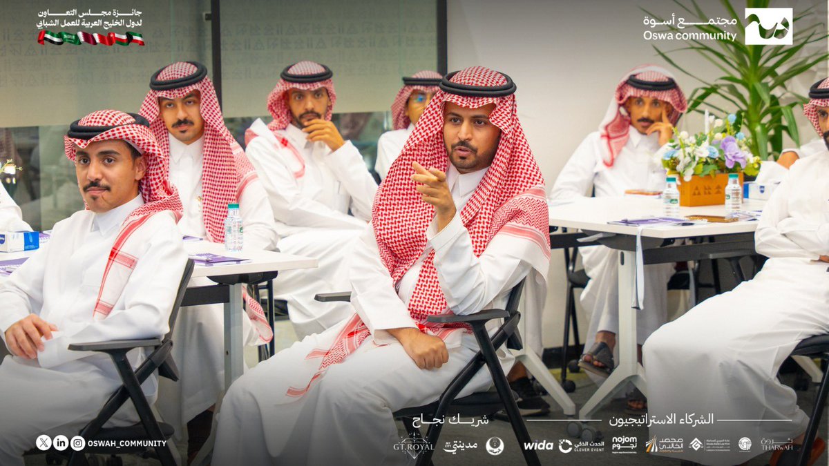 oswah_community's tweet photo. كيف تتحول القصص إلى صورة تُرى وتُروى🤔؟
  تناول اليوم الأول من برنامج قادة الإعلام المؤثر كيفية تحويل الأفكار والقصص إلى محتوى بصري مؤثر، ودور الصورة في إيصال الرسائل وصناعة أثر لدى الجمهور مع الأستاذ عبدالسلام البقمي 

#مجتمع_أسوة | #الإعلام_القيادي https://t.co/FRzIcxSGMk