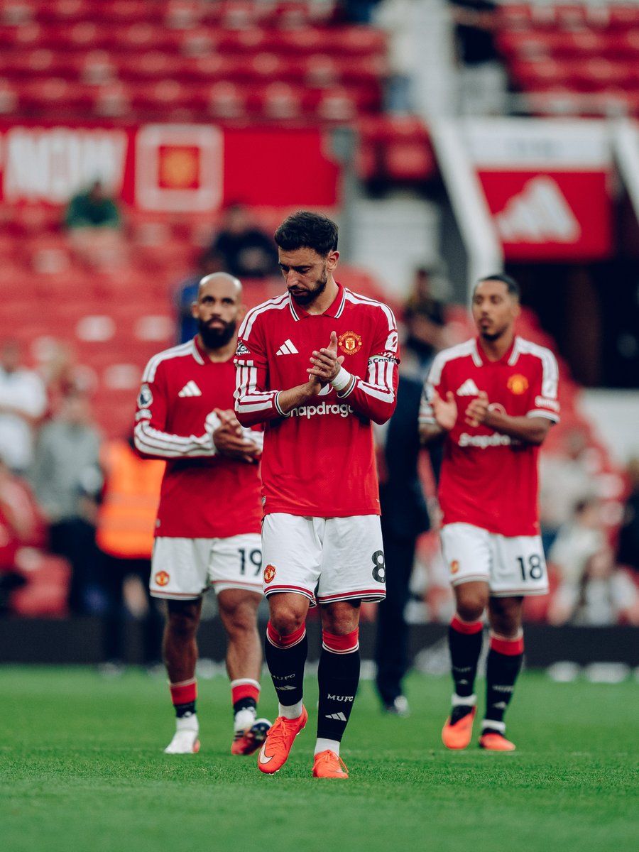 ManUtd's tweet photo. A disappointing afternoon but we can't thank you enough for your support.

We'll dust ourselves down and go again on Wednesday 👊 https://t.co/bhXWqvjXhb