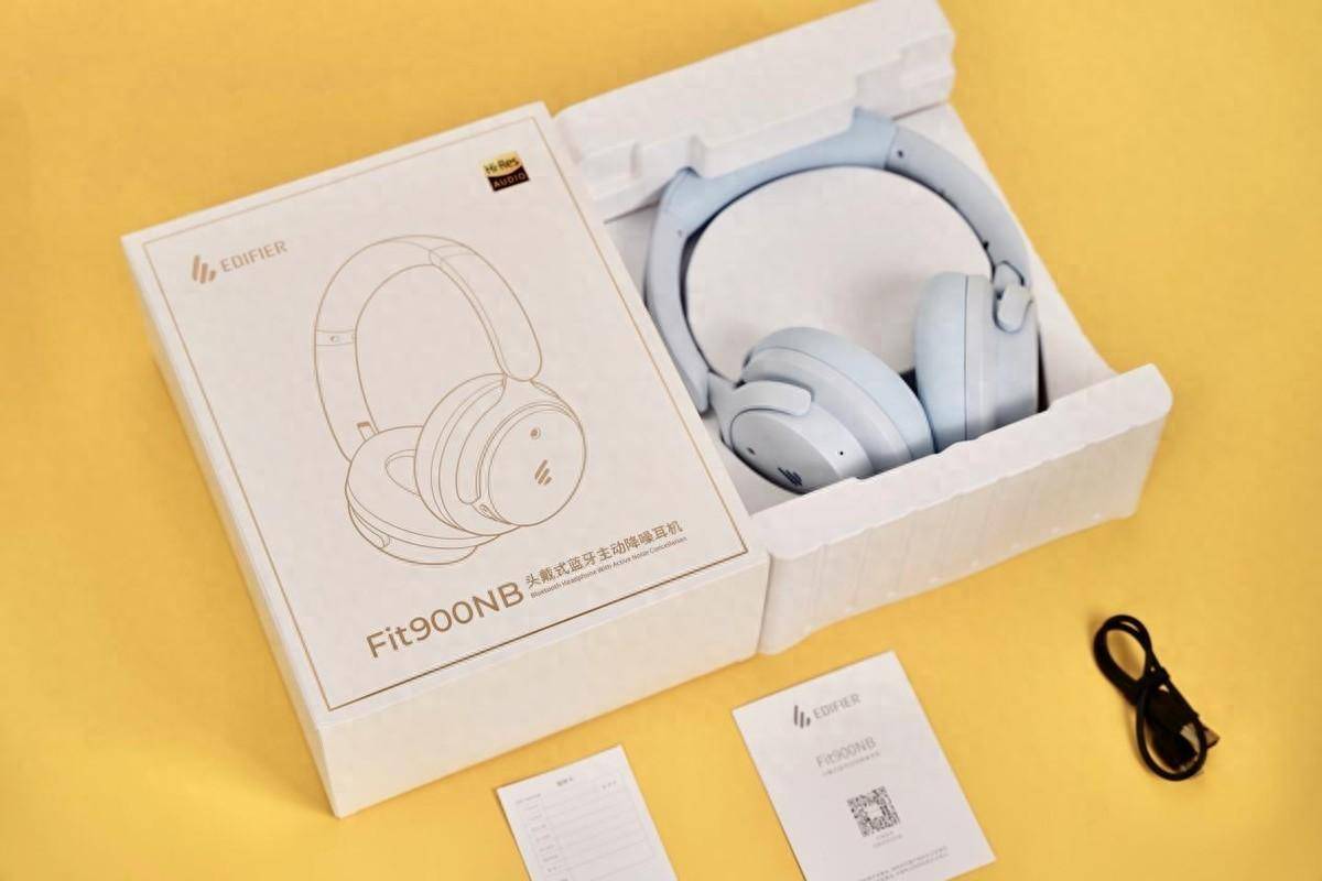 FatimaChimango's tweet photo. Just unboxed my long-waited wireless earbuds! Crisp sound and comfy fit  Cannot wait for music sessions! https://t.co/2NJkS27HbL