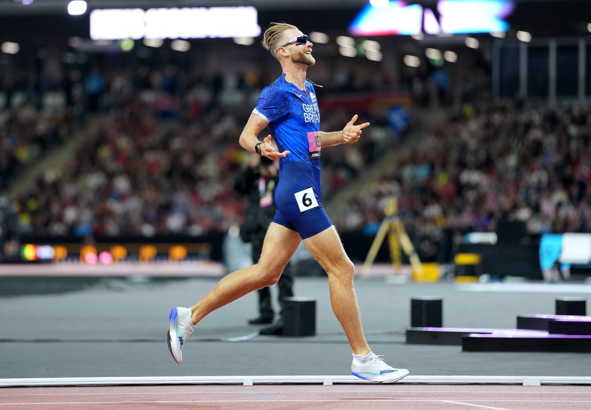 WorldAthletics's tweet photo. On top of the world 🌍

Josh Kerr is you 1500m Ultimate champion 👑

⏱️ 3:29.35

#WorldAthleticsUltimate https://t.co/8iZUuCxyMs