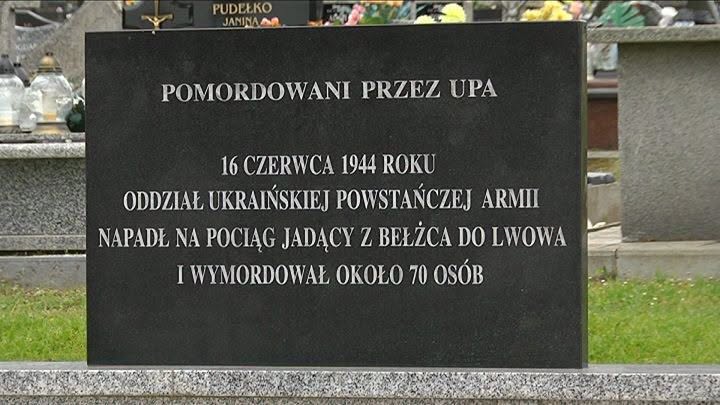 AnitaSchelde's tweet photo. Słowo jest słowo ❗️ Czyli zgodnie z obietnicą ❗️⬇️
Kto leży na Uroczysku Białystok koło wsi Liski ❓❓❓

"Bohaterowie UPA" z kurenia "Wowky" czyli sotnia "Jahody".

12 marca 1944 r. w rejonie Masłomęcza (powiat hrubieszowski), 2. batalion 5. ukraińskiego pułku policyjnego SS, pojmał ok. 100 Polaków, głównie uciekinierów ze wschodniej części powiatu hrubieszowskiego. Polacy zostali zamknięci w stodole i SPALENI ŻYWCEM.
Część zbrodniarzy z tego batalionu SS (w tym Marijan Łukaszewycz ps. „Jahoda”) wkrótce zdezerterowała i zasiliła szeregi UPA, tworząc kureń „Wowky”.
19 kwietnia 1944 roku sotnia "Jahody" napadła na wieś Steniantyn, wymordowała ludność i spaliła zabudowania, liczba Ofiar nie ustalona.
16 czerwca 1944 roku zbrodniarze z sotni UPA "Jahody" zatrzymali pociąg osobowy na trasie Bełżec - Lubycza Królewska - Rawa Ruska i w bestialski sposób wymordowali 73 Polaków.
To tyle w temacie pomnika "Bohaterów z UPA".

Sprawy ORGANIZACYJNE ⬇️
Poniosły mnie dzisiaj emocje ale jestem w 100% USPRAWIEDLIWIONA ❗️
Mam rygorystyczne zalecenie : nie przekraczać 1 godziny dziennie przed laptopem.
A ja KOCHAM moich Uczniów, naszą Szkołę i swoją Pracę u Podstaw...i siedzę po 7-8 godzin.
Dlatego jeżeli natkniecie się na jakąś KANALIĘ który OKRADA mnie z krwawicy to bardzo proszę w trybie natychmiastowym...mnie o tym informować !
Dziękuję ❤️. https://t.co/uYX0ELCMFj