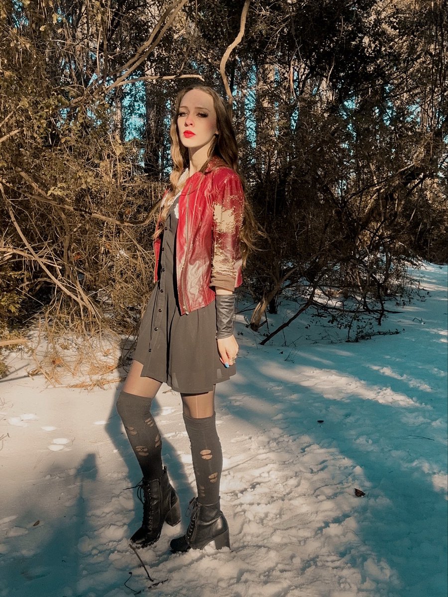 scarletsvvitch's tweet photo. scarlet witch age of ultron (don’t mention the jacket 🫣) #wandamaximoff #marvelcosplay #mcu #alt #scarletwitch #throwback #halloween https://t.co/uAFJHI4YSO