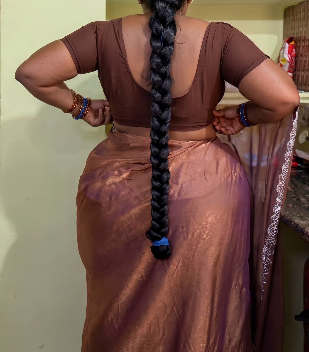 Kama_Kadalan's tweet photo. ஆம் சற்று ஆர்வமாக துடிக்கிறது எந்தன் நெஞ்சும் குஞ்சும்,

அவளின் பின்னழகில் கிறங்கி நெருங்கி பருத்த கனமான அவளது குண்டிகளை பிடித்து அப்படியே இறுகப் பிசைந்து. அவளக்கு பின்னால் என் சுண்ணியை குண்டிகளின் நடுவே வைத்து, மாங்கனிகளை  மெல்ல வருடி  அவள் இடுப்பையும் பிட்டத்தையும் இறுகப் போர்த்தி ���னுபவிக்க ஆசை ...

#hotwifetapatía #Hotaunty #hotmom #tamil #tamilkamam #hot #kamam