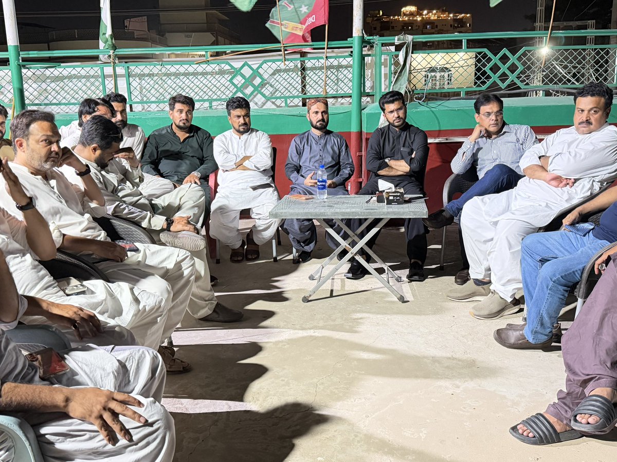 MohsinGhumman31's tweet photo. پاکستان تحریک انصاف ضلع حیدرآباد کے صدر محسن گھمن کی زیرِ صدارت، ریجنل یوتھ ونگ صدر عبدالغفار کے ہمراہ یوتھ ونگ کی ضلعی و ٹاؤن کابینہ کے وفد کا انصاف ہاؤس میں اہم اجلاس۔

اجلاس میں سیاسی امور اور آئندہ کے لائحہ عمل پر تفصیلی تبادلہ خیال کیا گیا۔ https://t.co/CXLH5IT6VC