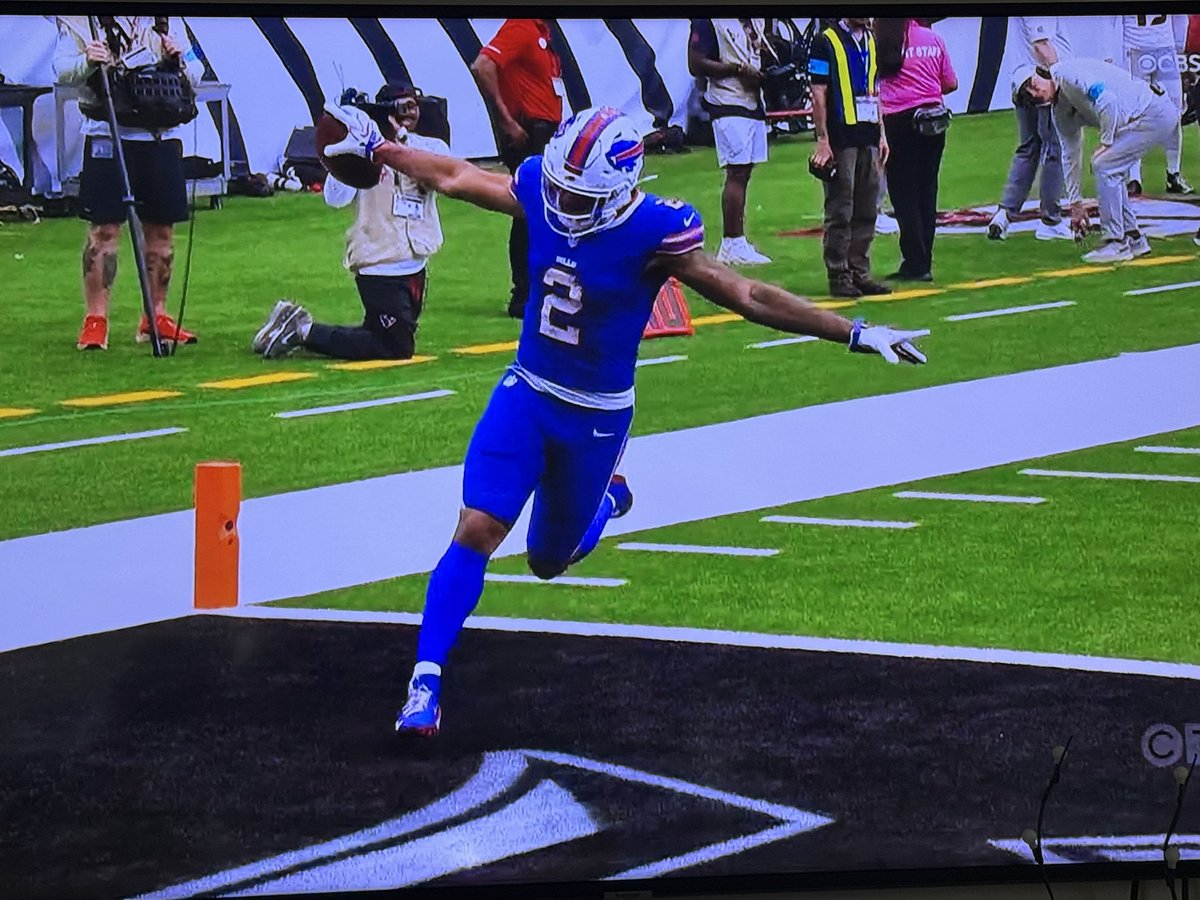 sandropacheco71's tweet photo. Big time touch down for the #BuffaloBills, #JoshAllen to #DJMoore!!!! #NFL #MakingHistory #BillsMafia #GoBills #QB1 #WR1 #TheBillsMakeMeWannaShout #EhhEhEhEh #LetsGoBuffalooo #FirstTDAsABill https://t.co/W6yoxy1PJ9