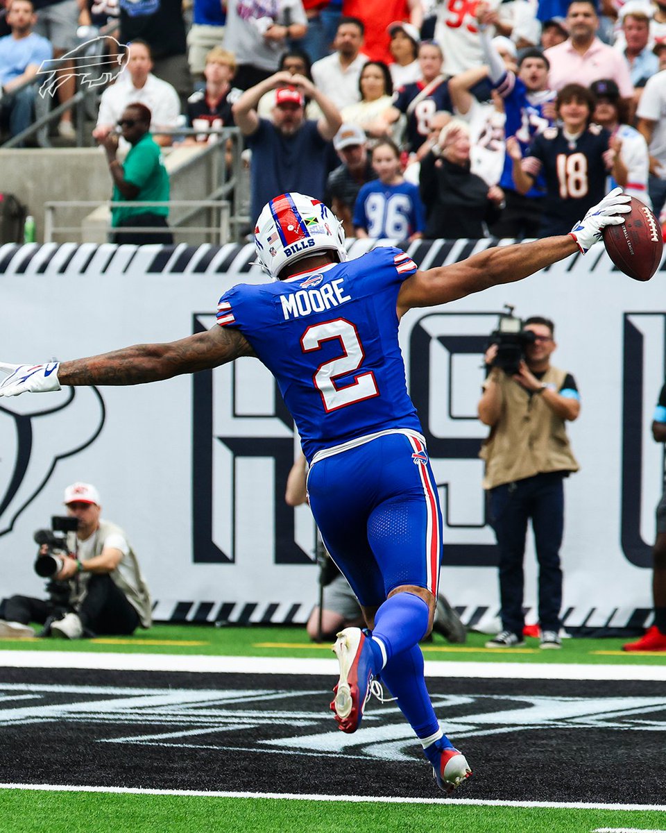 BuffaloBills's tweet photo. GO DJ, THAT'S OUR DJ. https://t.co/9VuidmYS30